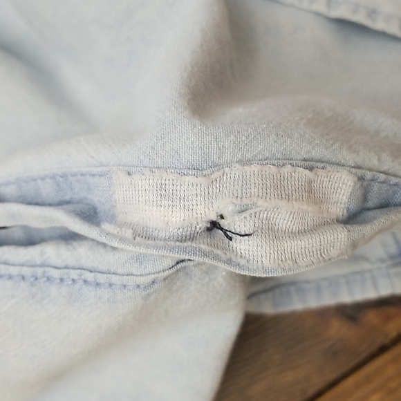 Vintage Wrangler Light Wash Denim Long Sleeve Shirt Small - Picture 7 of 7